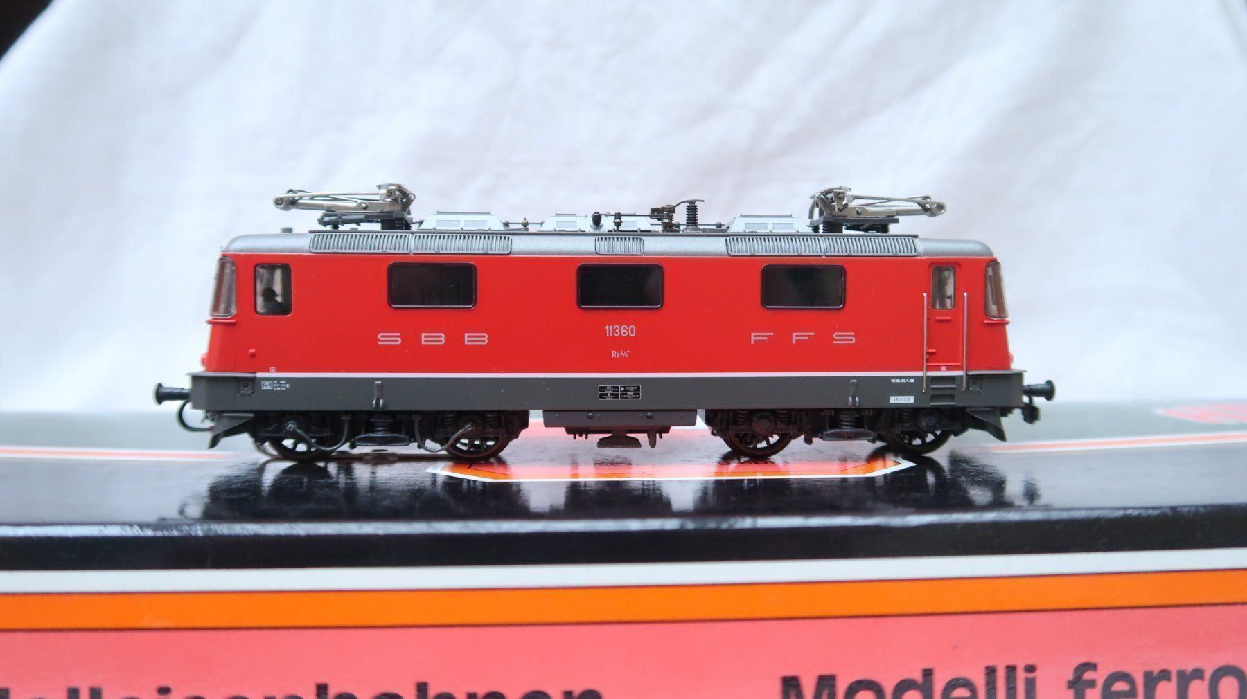 Hag Modellini di ferrovie: HAG Nr.212 Re4/4 II SBB rot – Nuovo (secondo la descrizione) da Muttenz venduto da Laeckerlihamschter