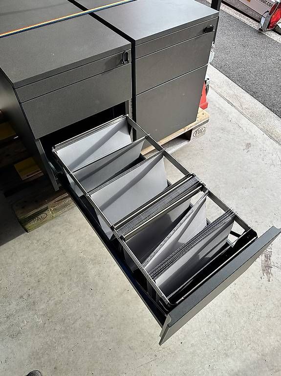 Cassettiere: Caisson de bureau noir avec tiroirs et serrure professionnel – Usato da Aigle venduto da Alex979 3