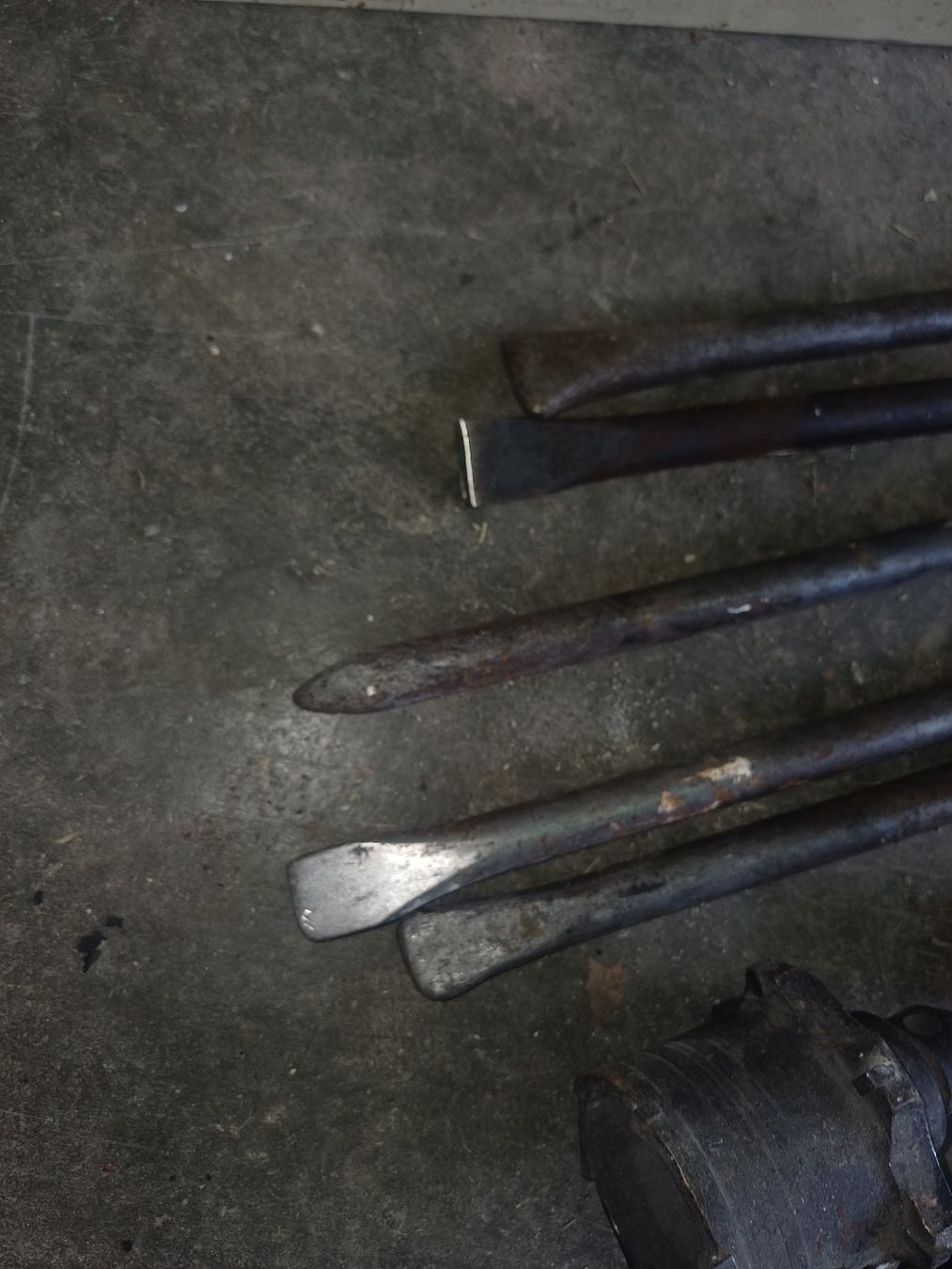 Tous les outils: Spitz-Bohrhammer aufsätze – Défectueux à Wangenried par Recycler94 2