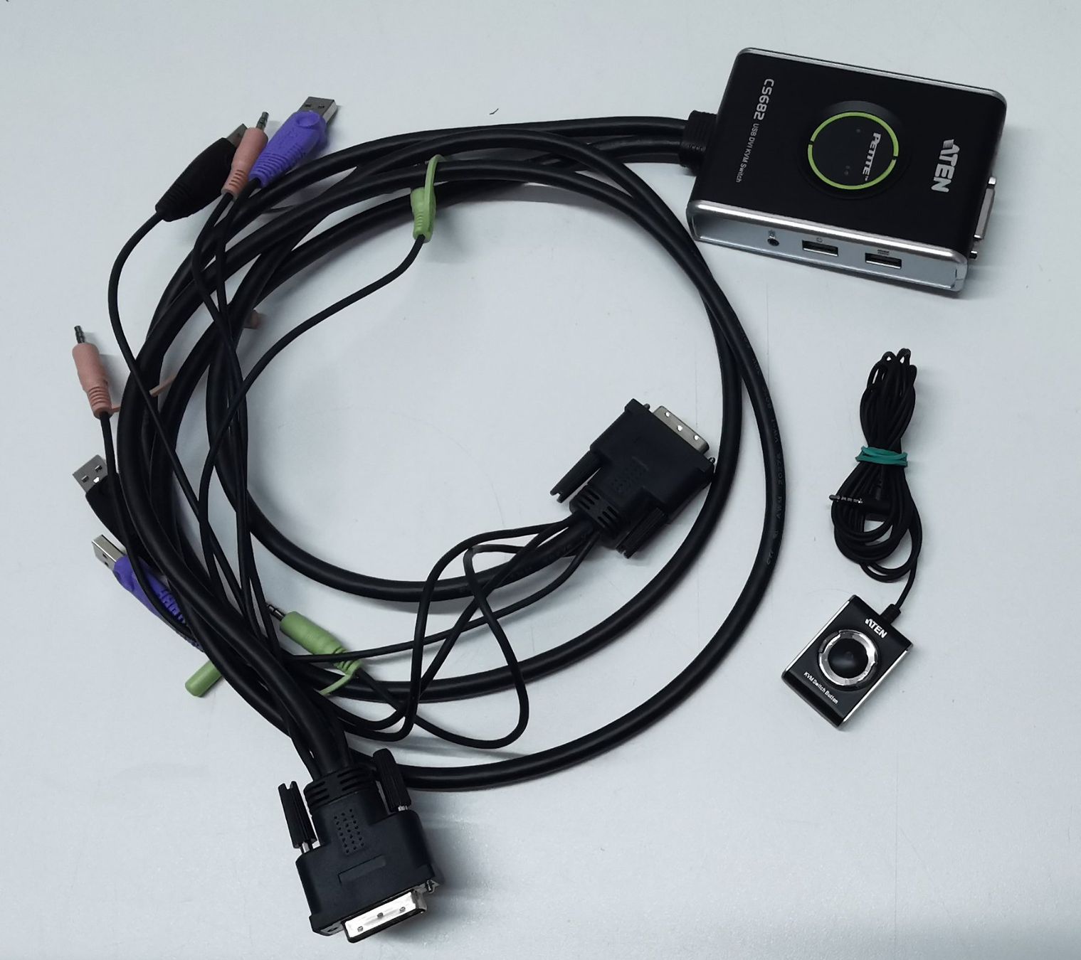Unità & Adattatore: ATEN KVM Switch DVI Mouse Sound – Usato da Oberwangen b. Bern venduto da Vittorio0