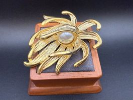 Vintage-Brosche, Goldfarbe Blume mit Perle