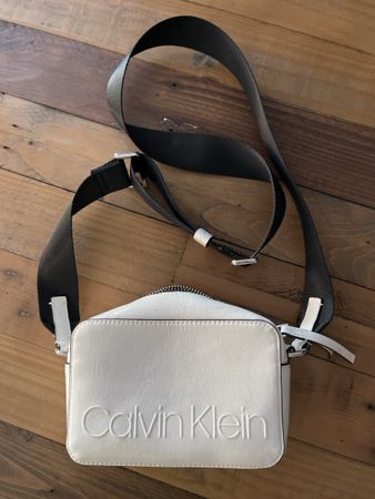 Calvin Klein Edge Camera Bag, weiss Kunstleder wie neu