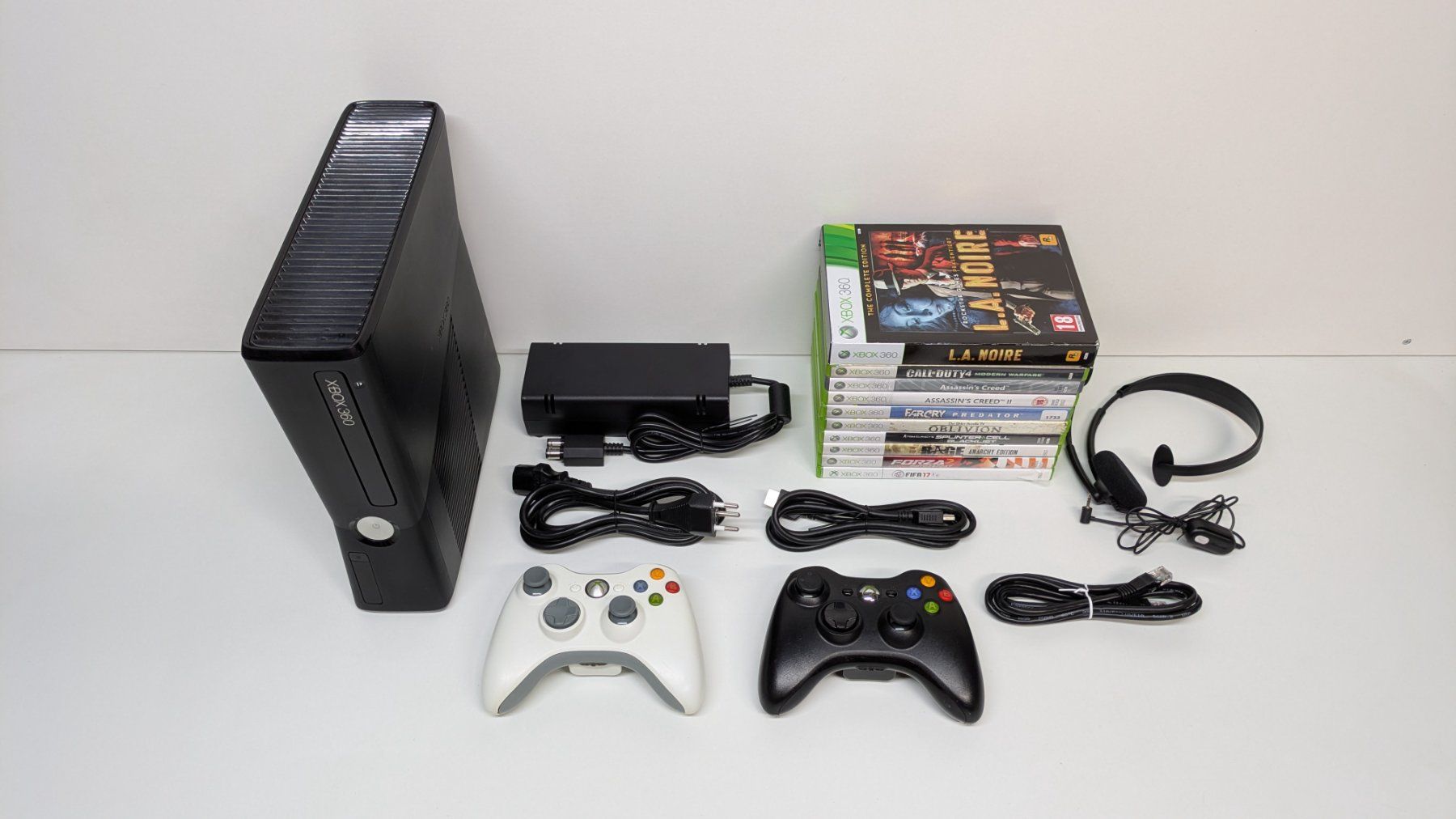 Microsoft Console: Microsoft Xbox 360 S, 2 Controller, 10 Spiele – Usato da Menziken venduto da mame18