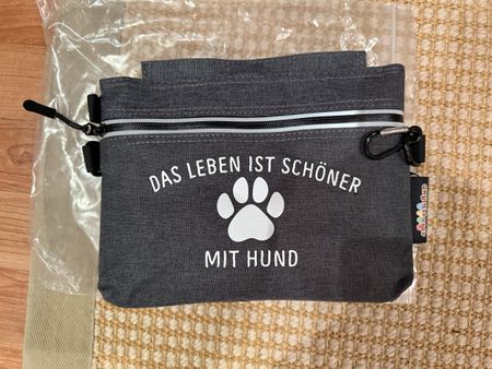 Praktische Hunde-Leckerli Tasche "Das Leben ist schöner"