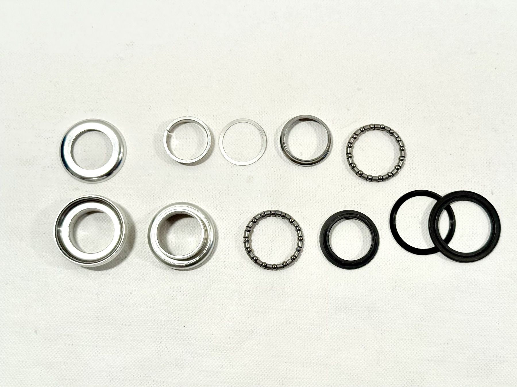 Pezzi di ricambio: UNKNOWN 1" sealed thraedless ahead headset Steuersatz – Usato da Luzern venduto da bikeandbeltcom