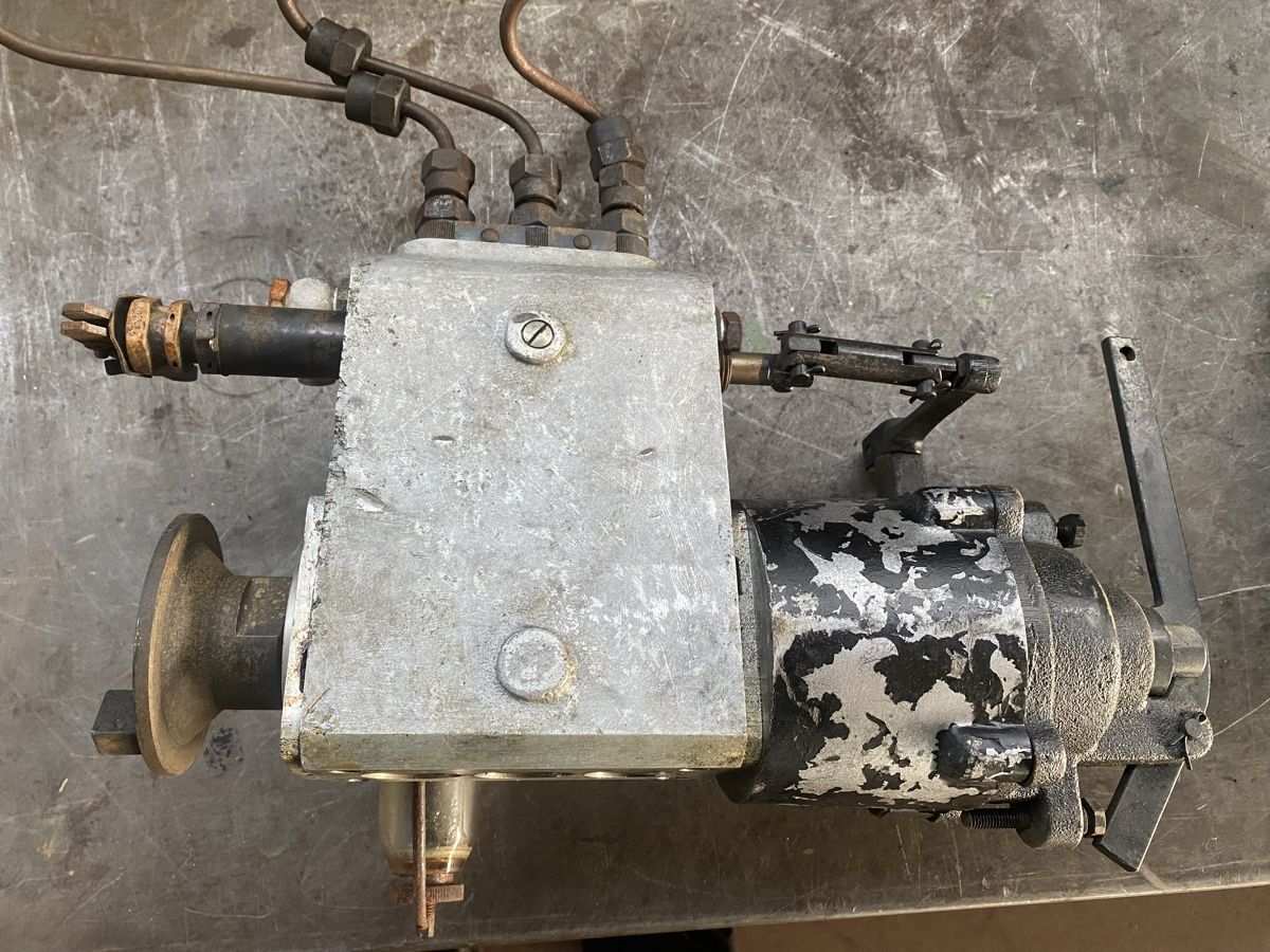 Bosch Tutti i ricambio: Diesel Einspritzpumpe Bosch  – Usato da Aeschlen venduto da rudemood 2