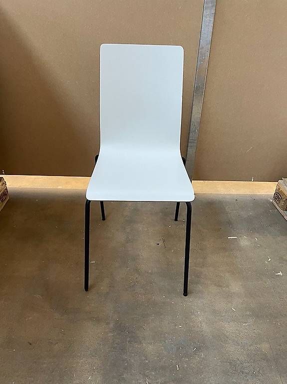 Sedie: 2 weisse Ikea Stühle – Usato da Wädenswil venduto da kingnature 1
