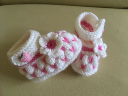 Babyfinkli Erdbeerballerinas Merinowolle Handgestrickt