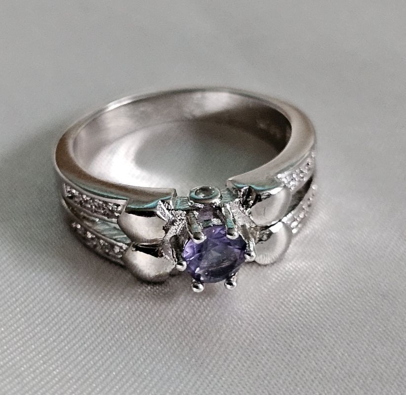 Anelli: Stilvoller Ring mit Amethyst, 925 versilbert, Gr. 8 – Nuovo (secondo la descrizione) da Grenchen venduto da maretop