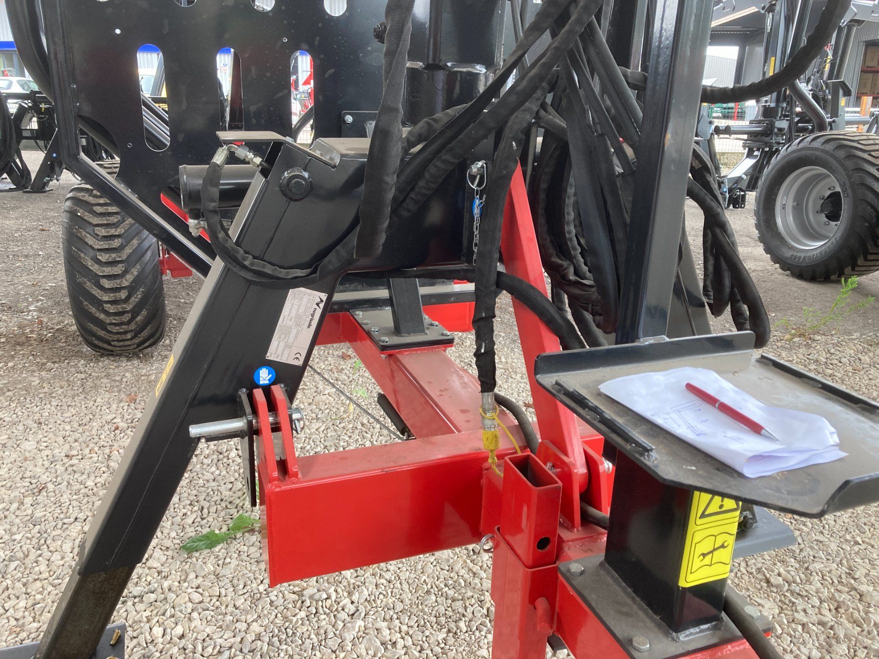 Rimorchi: Remorque forestière avec grue – Usato da Chexbres venduto da inf_pbm5 1