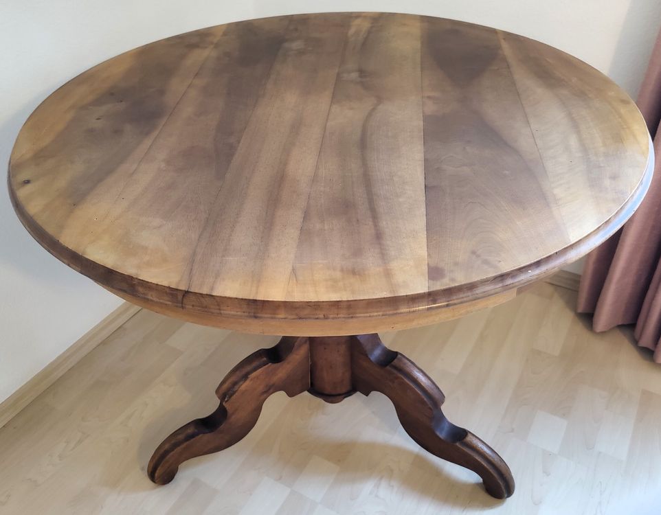 Alter Nussbaum Tisch rund (Gebraucht) in Thalwil für CHF 170 – nur ...