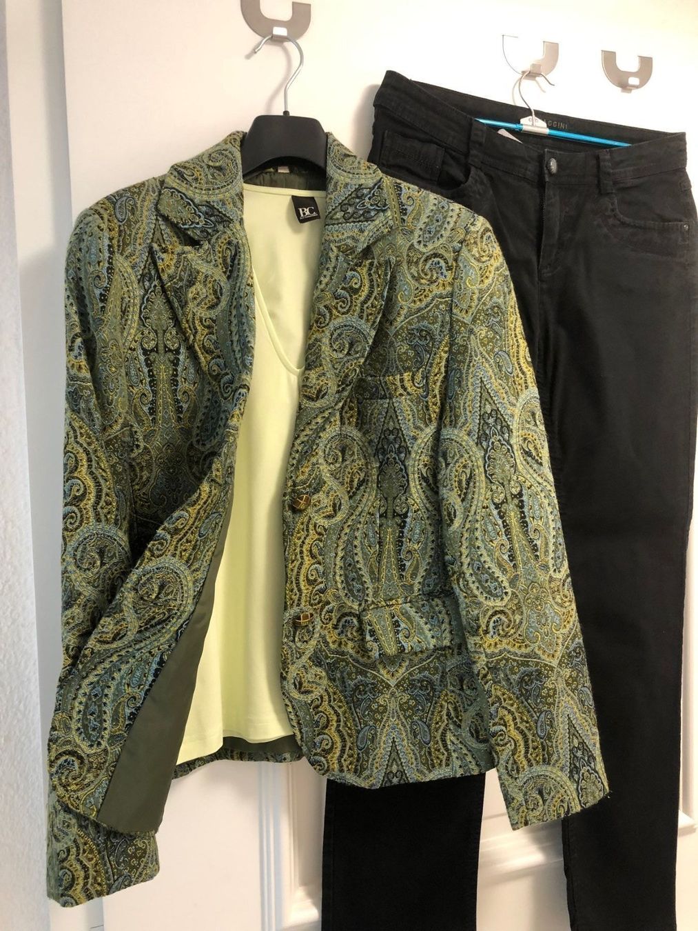 Lotti di vestiti: Blazer mit Jeanshose und Shirt – Usato da Hergiswil NW venduto da redrose51 5