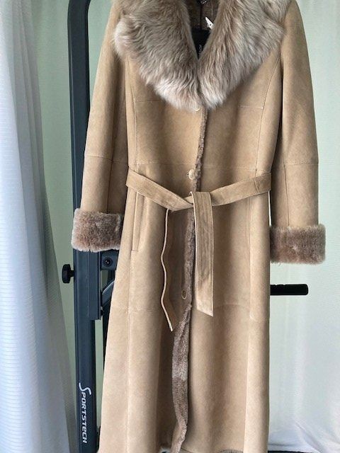 Windsor Cappotti: Windsor Lammfellmantel Gr.38  NEU 120 cm. Lang – Nuovo e nell'imballaggio originale da St. Gallen venduto da xaver66
