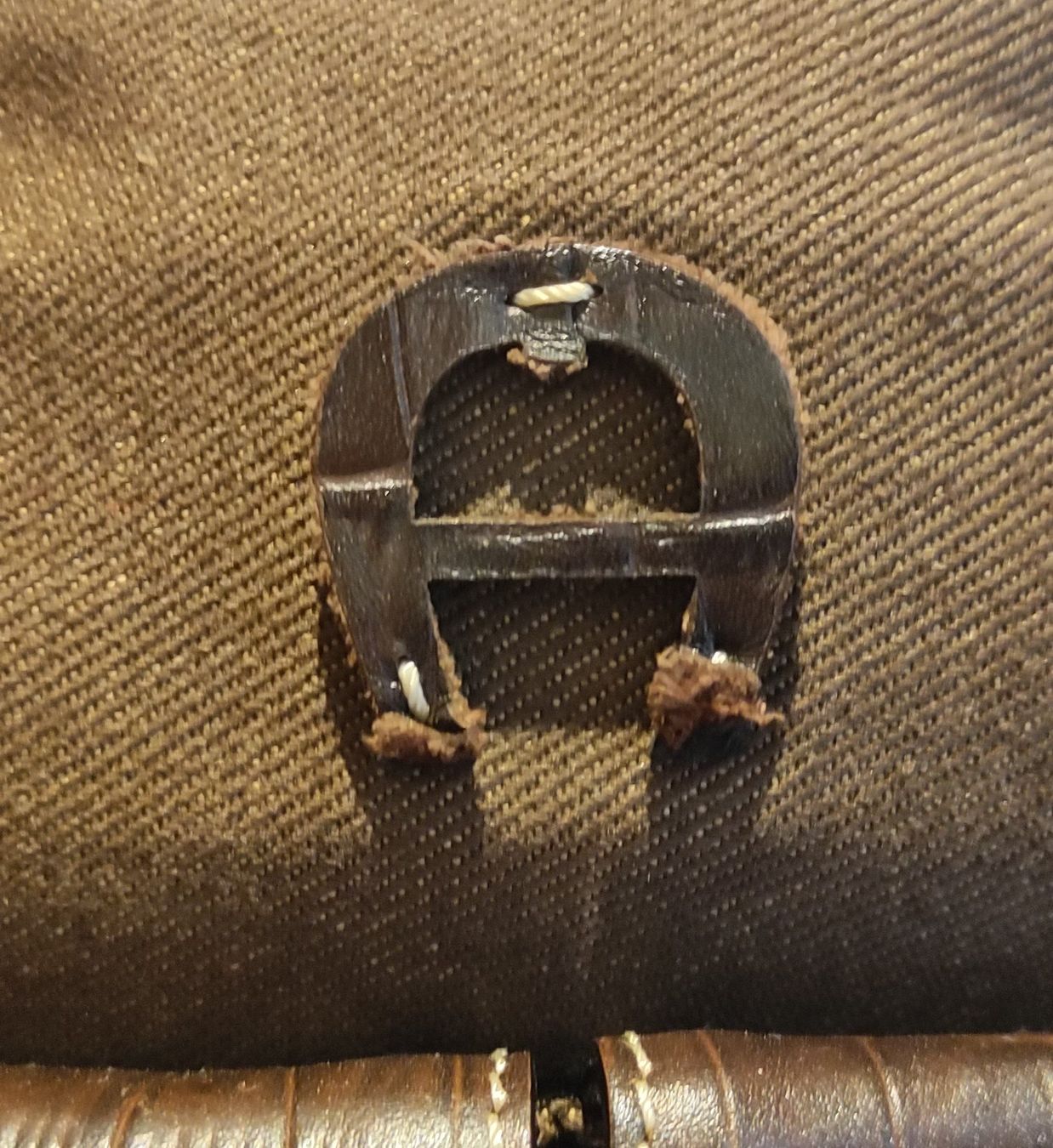 Aigner Taschen für Damen: Aigner bag – Gebraucht aus Zug von LindaManga 3