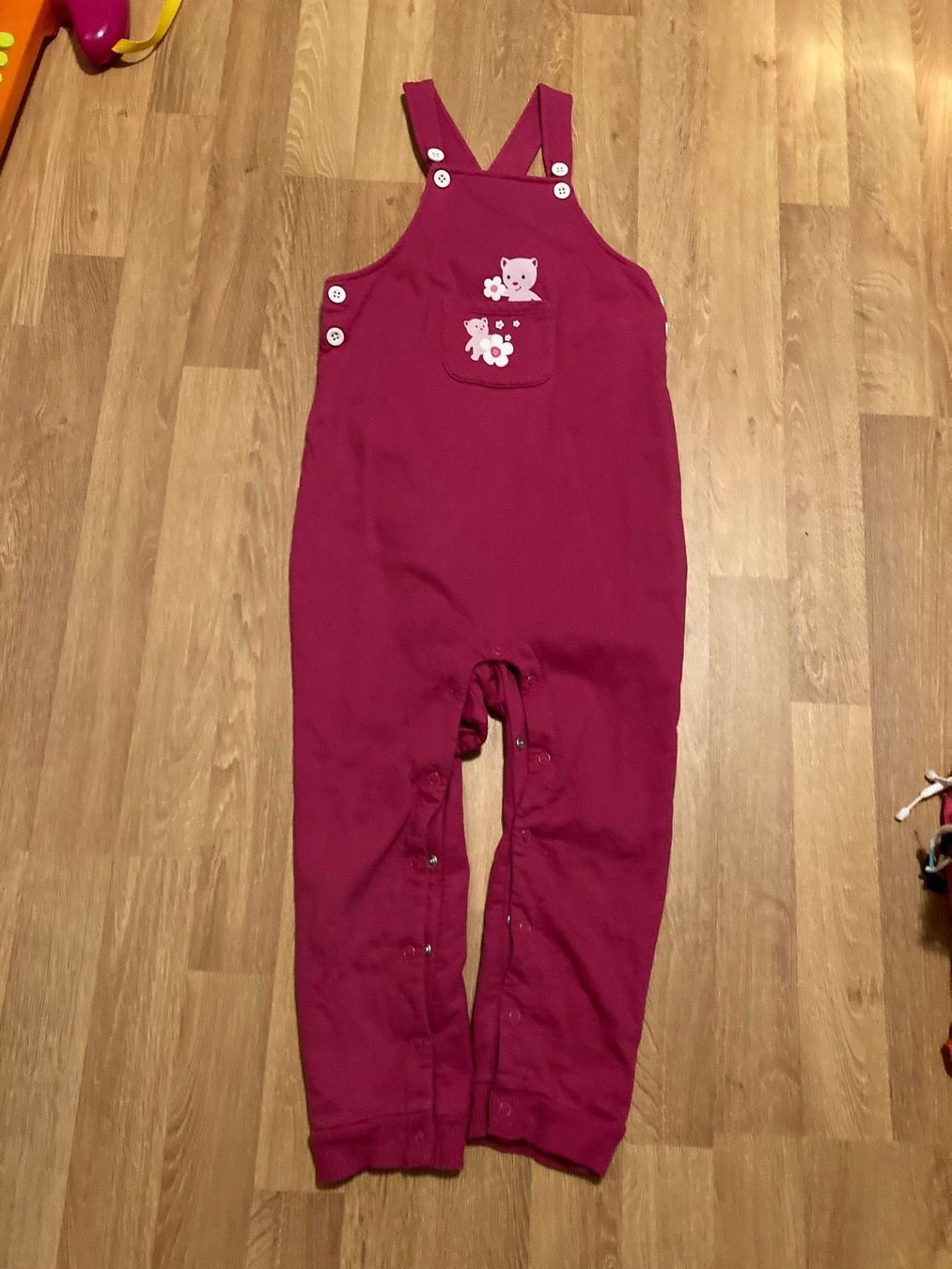 Pantaloni: Mädchen Latzhose Gr. 104/110 – Usato da Emmenbrücke venduto da JJ_89