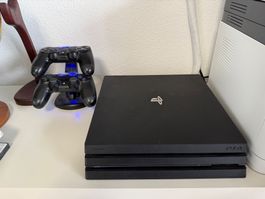 PS4 Pro 1TB Konsole + 2 Controller