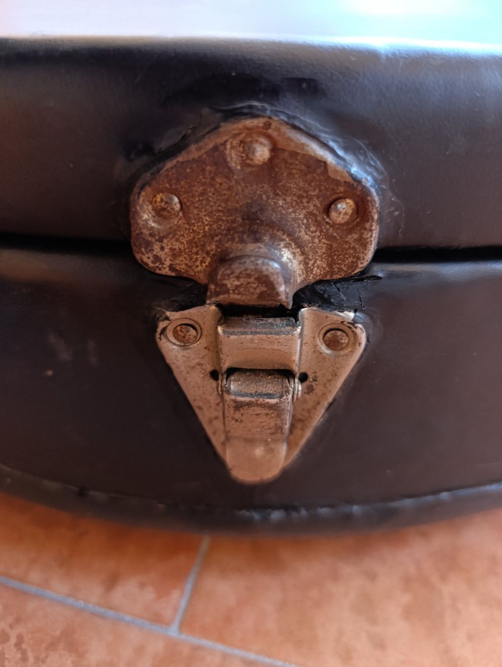 Valigie: Vintage Koffer für E-Gitarre – Usato da Bern venduto da sim_8y66 4