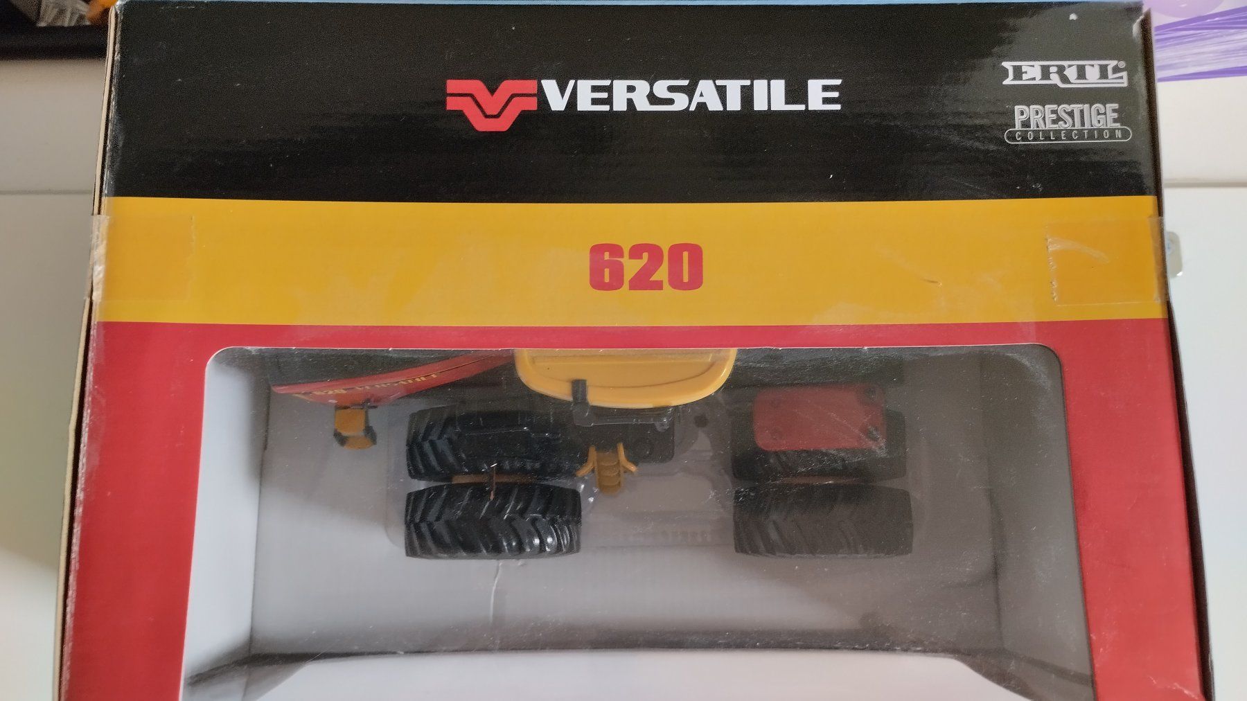 Kit di modellismo & Modellini statici: ERTL VERSATILE 620 / 1:32 / KNICKLENKER-TRAKTOR – Usato da Basel venduto da Bal-Sagoth 1