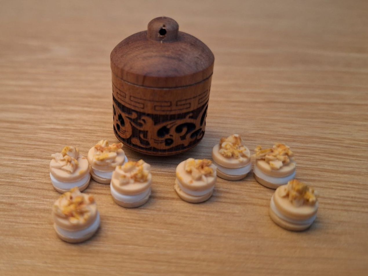 Case e mobili per bambole: Handmade Japonaise Kekse mit Holzdose – Nuovo (secondo la descrizione) da Zürich venduto da HandmadeTinyFood 3