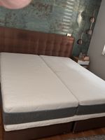 Schönes Doppel Bett mit Matratzen
