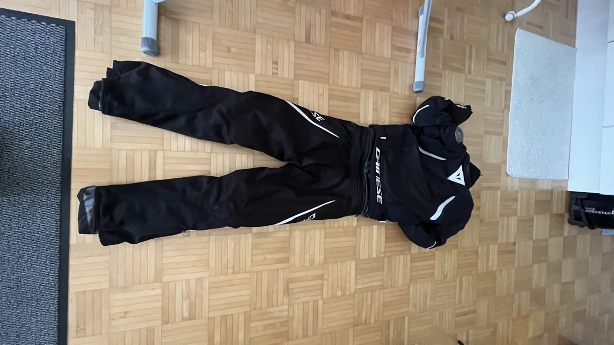 Dainese Lotti di vestiti: Dainese Motorradkombi – Usato da Ennetbürgen venduto da aar_dn7z