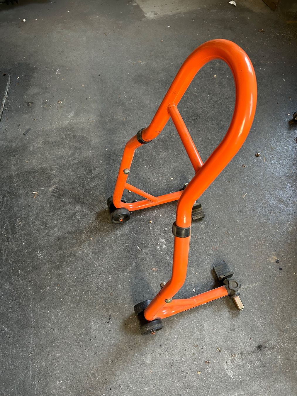 Stander: Motorrad Ständer orange Hinterrad montiert gebraucht – Usato da Dietwil venduto da Schrauber1980