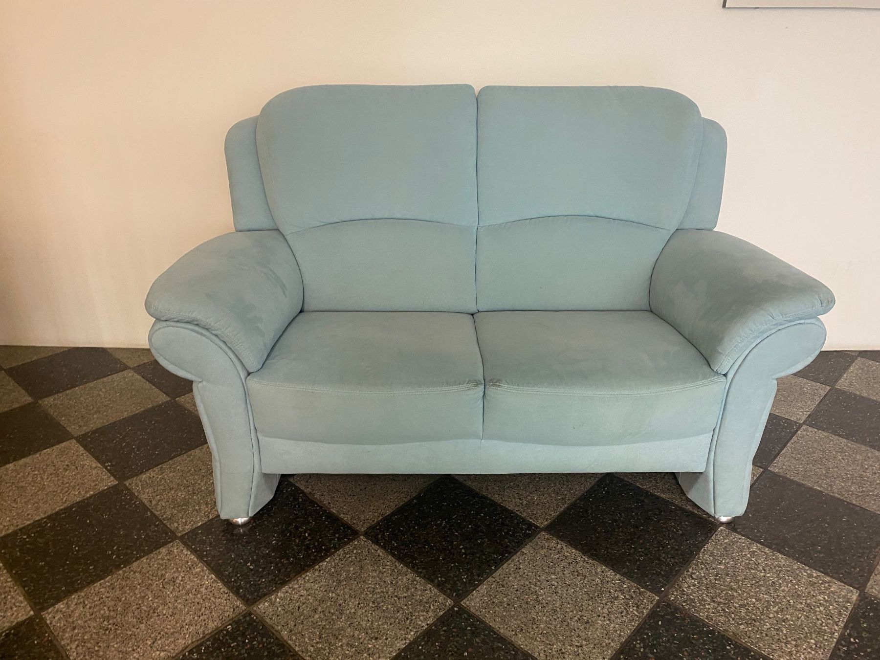 Sofas: Bequemes 2er Sofa -Wildleder Design mint farben – Gebraucht aus Gächlingen von Tara_devi