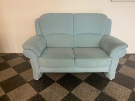Bequemes 2er Sofa -Wildleder Design mint farben