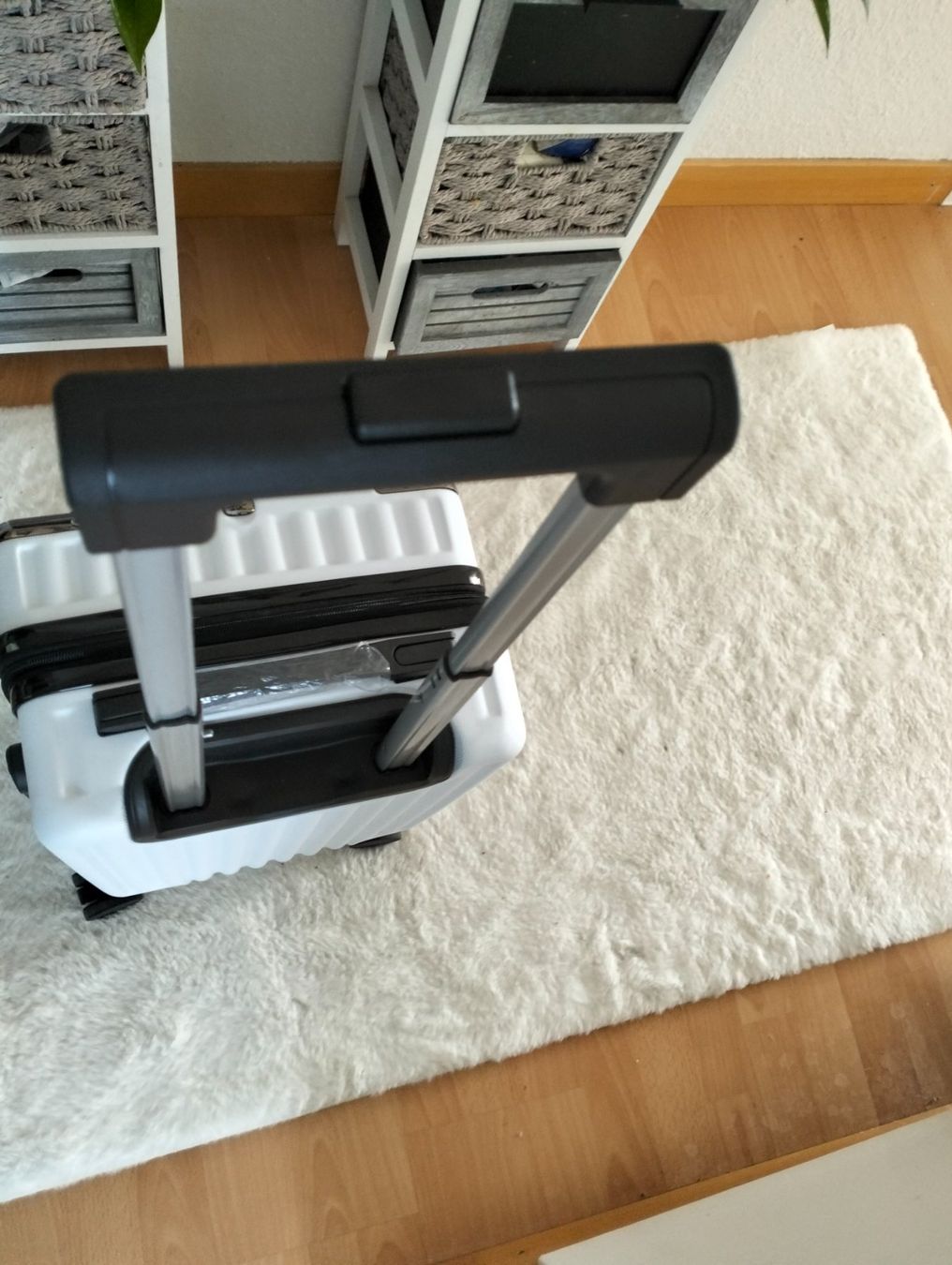 Altro in Aeronautica: Top Trolley Weiss mit Schloss - handgepäckgrösse – Nuovo (secondo la descrizione) da Rickenbach b. Wil venduto da lilagirl 4
