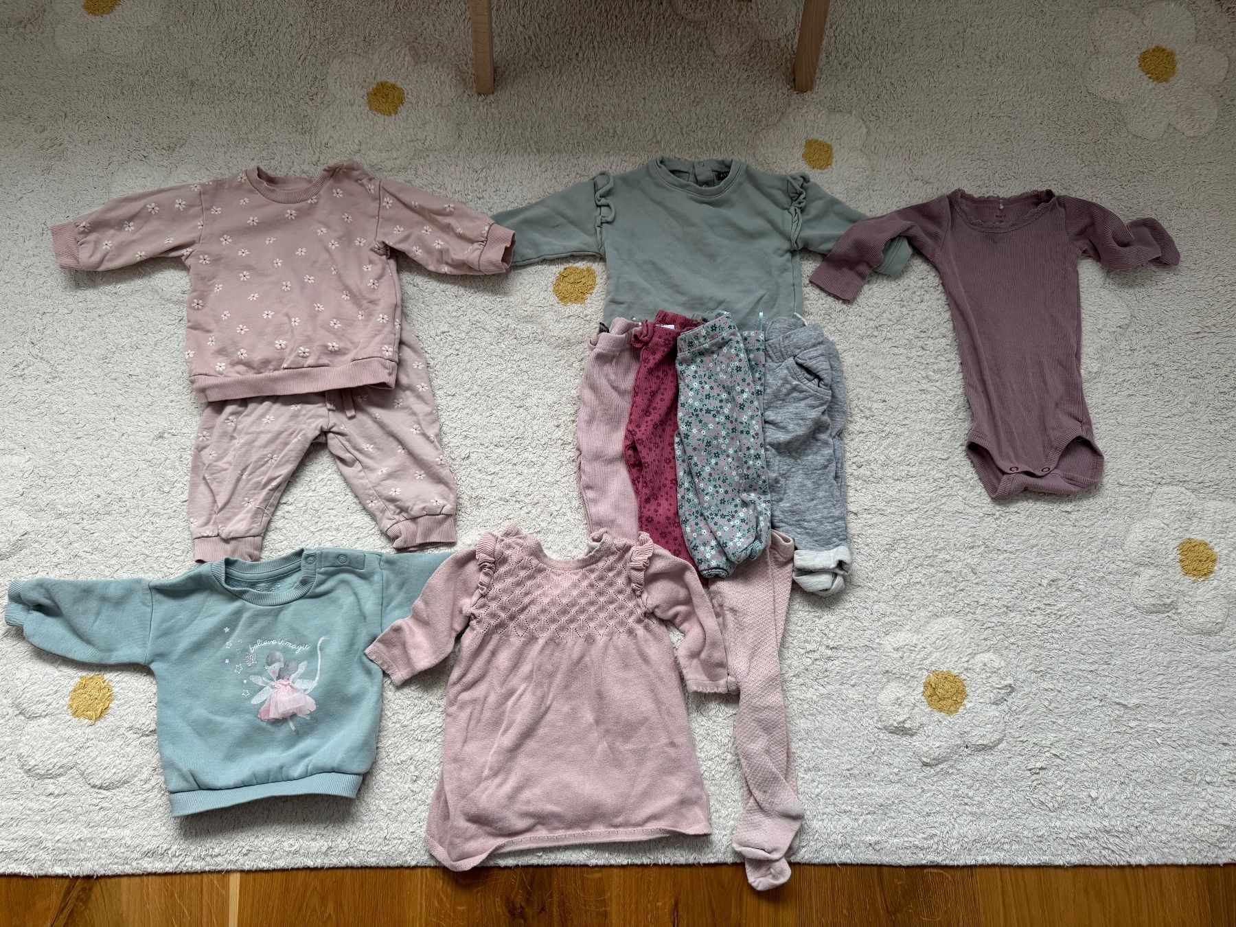 Lotti & Set di vestiti: Süsses Mädchen Kleider- Set Grösse 68 – Usato da Oltingen venduto da Funnyface