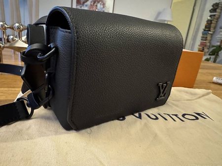 Louis Vuitton - Umhängetasche NEU