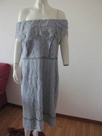Schönes Spitzenkleid in Hellblau, ideal für den Sommer!