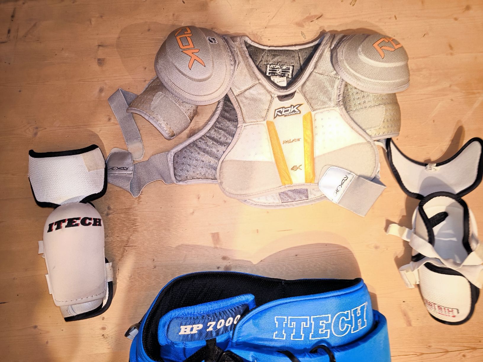 Protezioni & Imbottiture: *** Eishockey-Ausrüstung *** – Usato da Othmarsingen venduto da Othm13 1