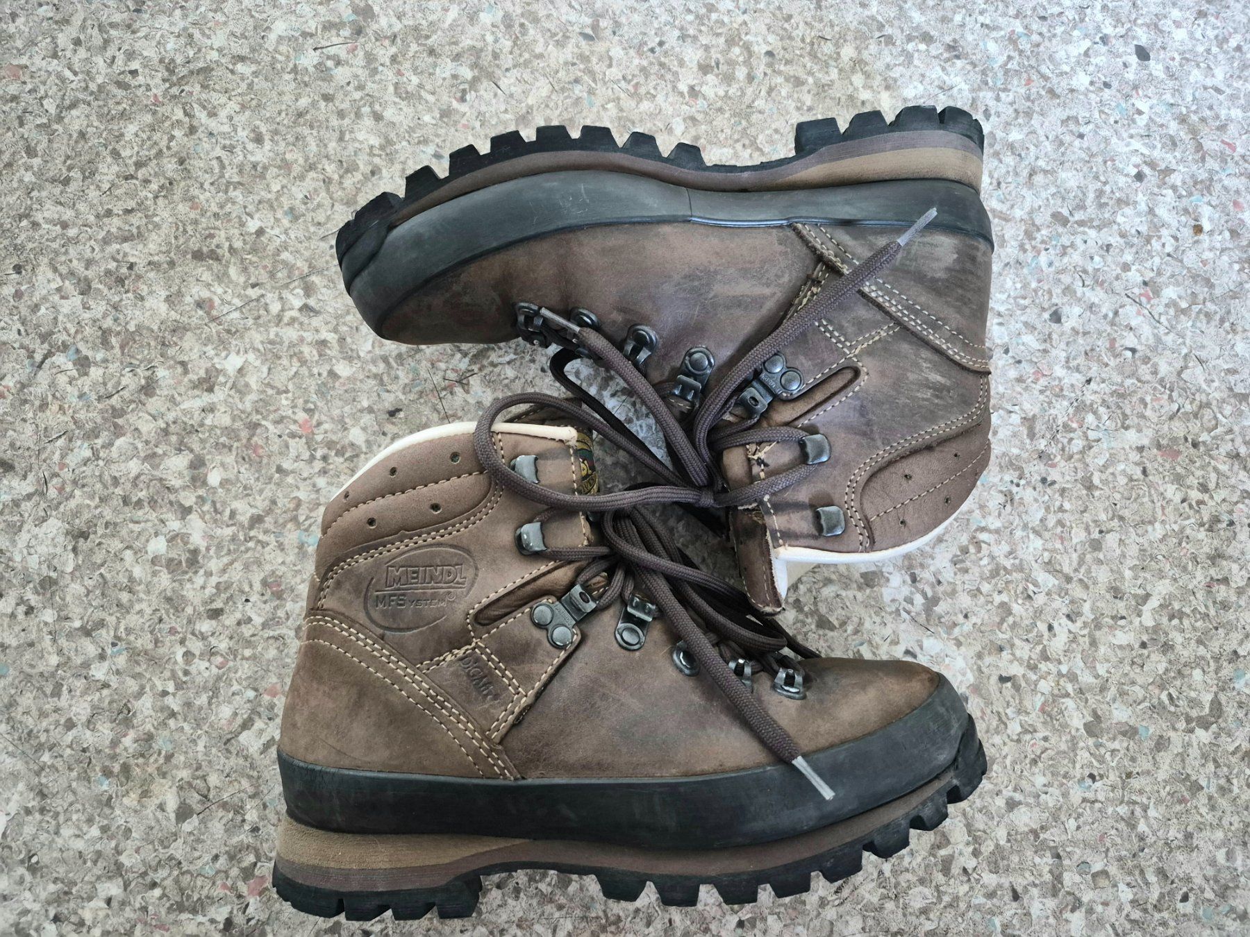 Meindl Scarpe da donna: Meindl Borneo 2 MFS Wanderschuhe Kat. B, Gr. 38 – Usato da Winterthur venduto da EH47