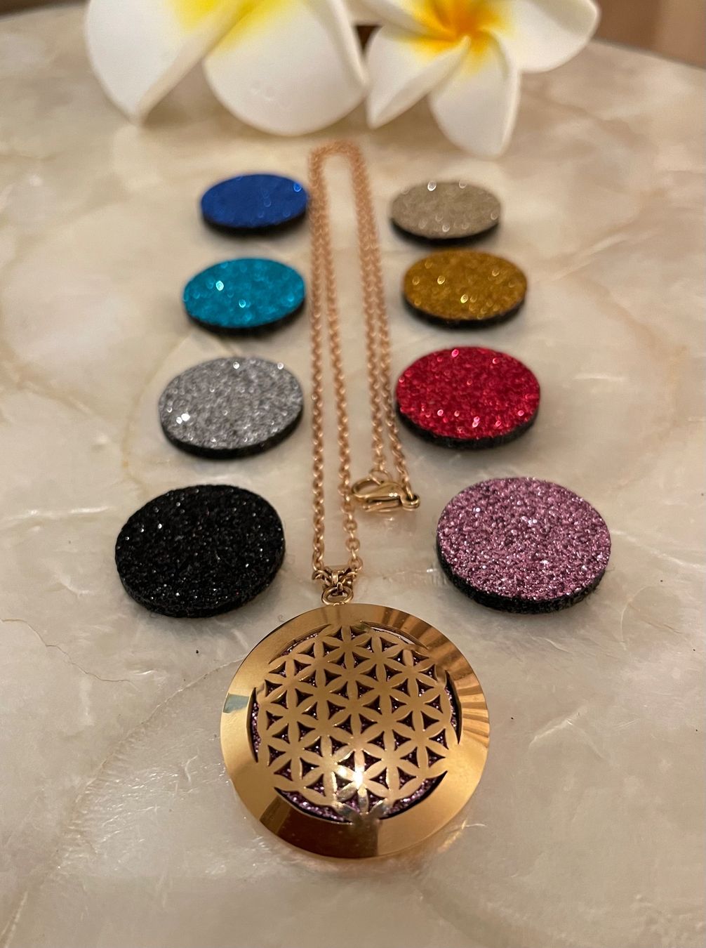 Catenine: Kette mit Anhänger Blume des Lebens – Nuovo (secondo la descrizione) da Strengelbach venduto da Chiavara