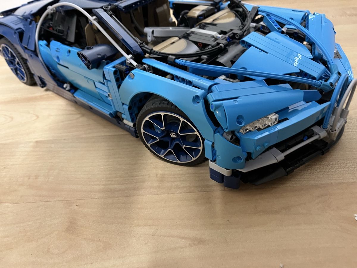 Lego Kit di costruzioni: Lego Technic Bugatti Chiron 42083 – Usato da Steinhausen venduto da yzos