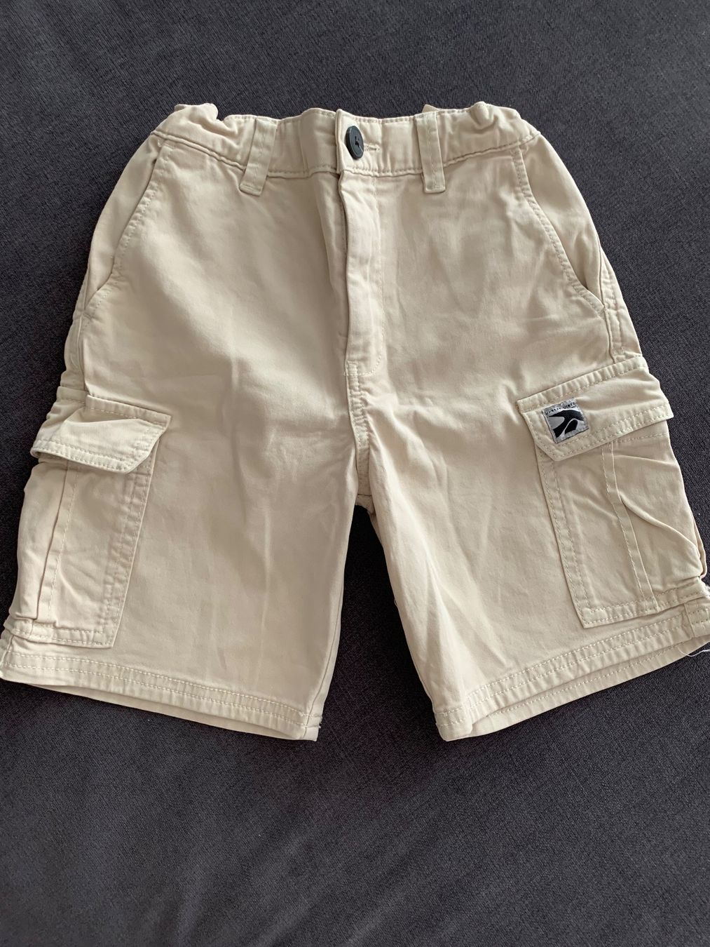 Hosen: Kurze Stoff Cargo Hosen Junge Gr. 122 – Gebraucht aus Bülach von engeli92