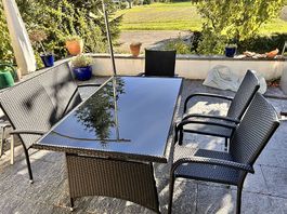 Gartentisch mit Bank und Stühle