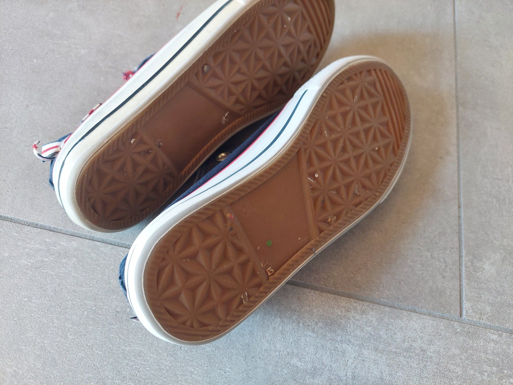 Scarpe per ragazze: Stoffschuhe / Schuhe Grösse 31 – Usato da Wiesendangen venduto da troawus 3