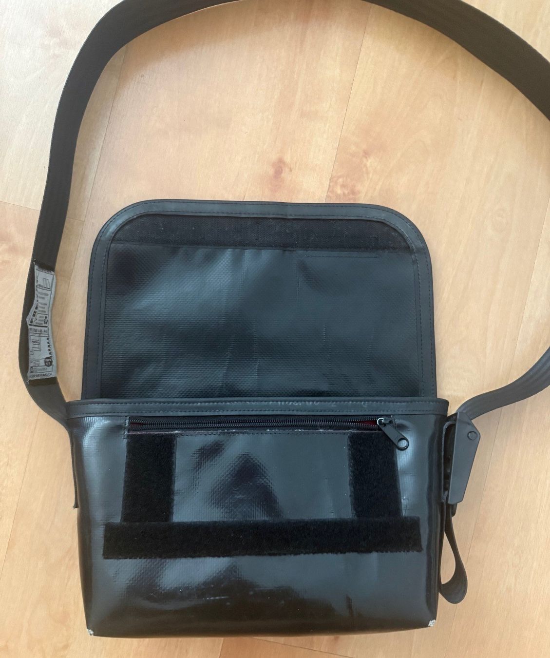 Freitag Borse: Freitag Tasche Hawaii Five O schwarz – Usato da Seedorf BE venduto da schnaeppchenscheune 3