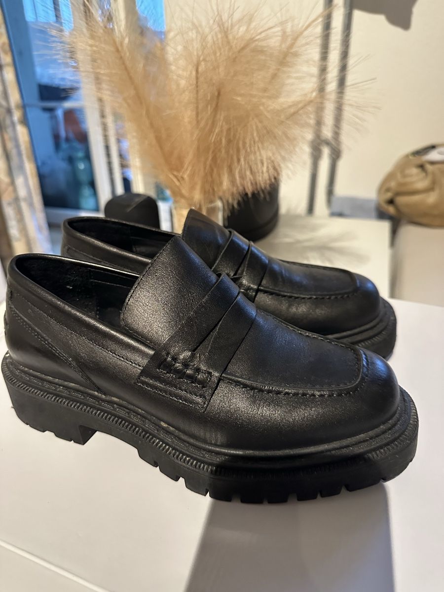 Scarpe da donna: Schwarze Leder Halbschuhe – Usato da Remigen venduto da ana_no