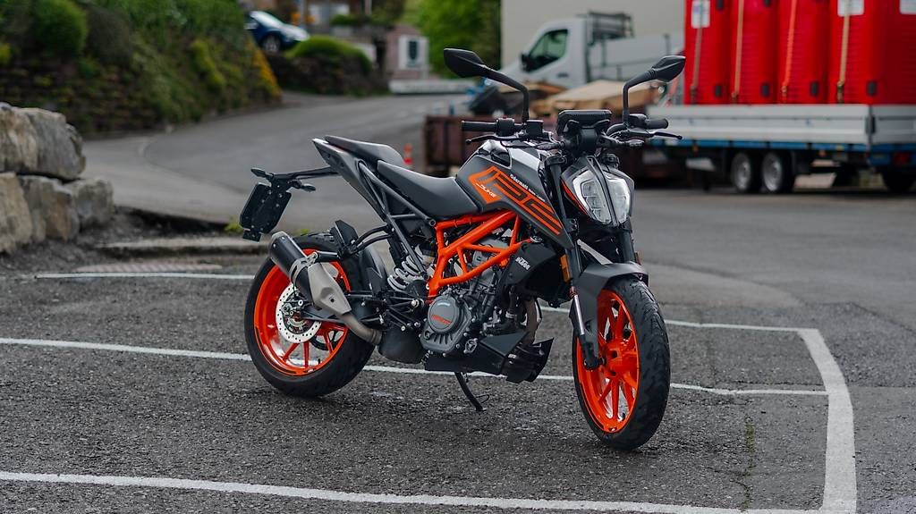 Strada: KTM DUKE 125 – Usato da Adligenswil venduto da Kktdoipatinho