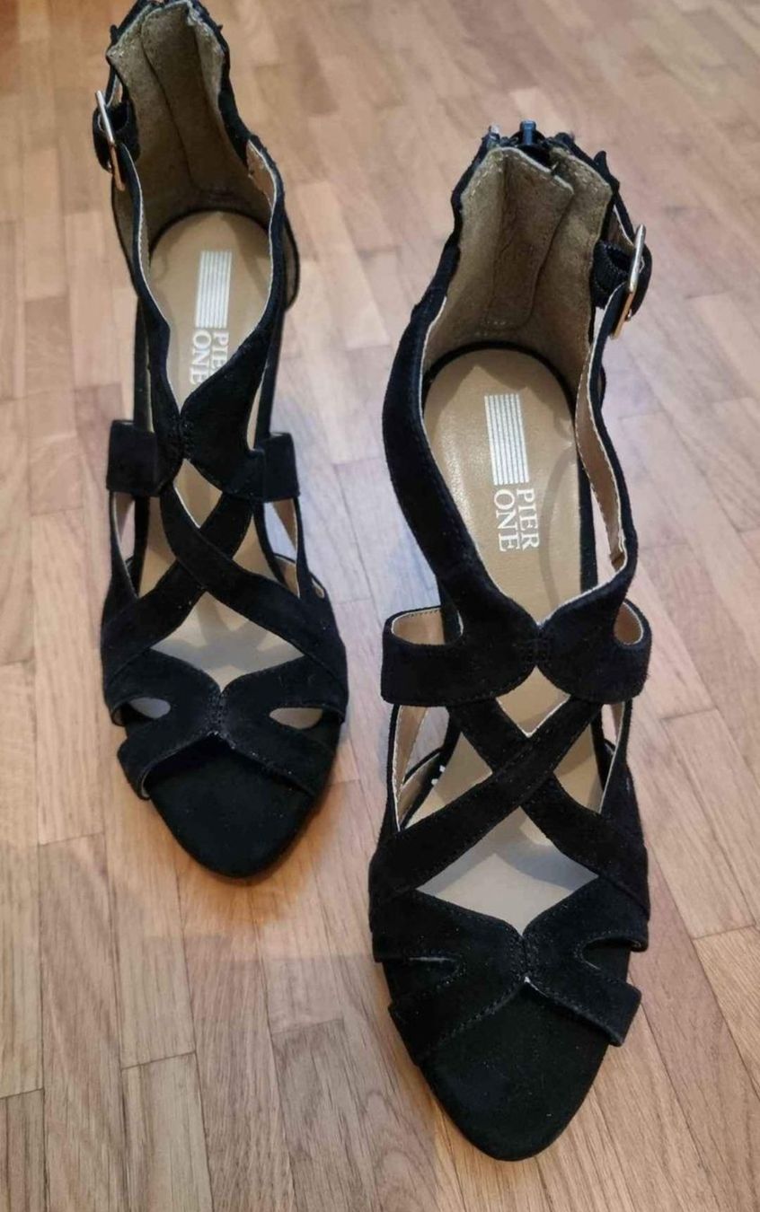 Scarpe da donna: Talons noirs élégants Pier One, taille 39 – Usato da Dompierre FR venduto da nono1296