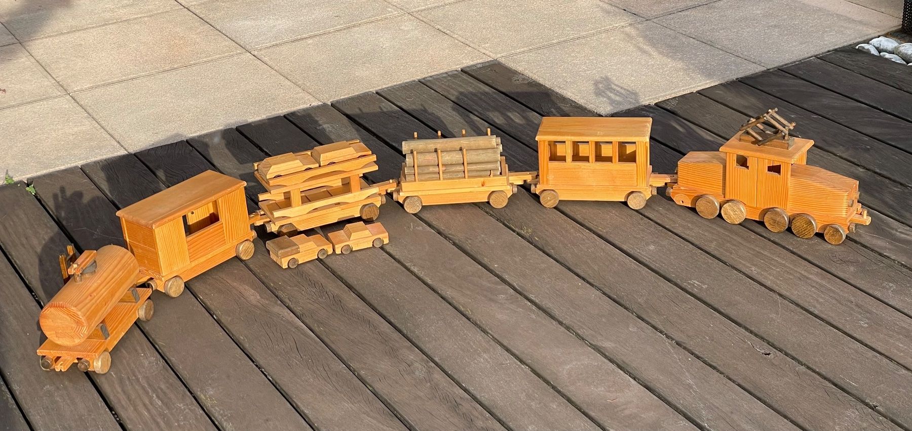 Giocattoli: Holz Eisenbahn mit Krokodil Lok – Usato da Hünibach venduto da Huema
