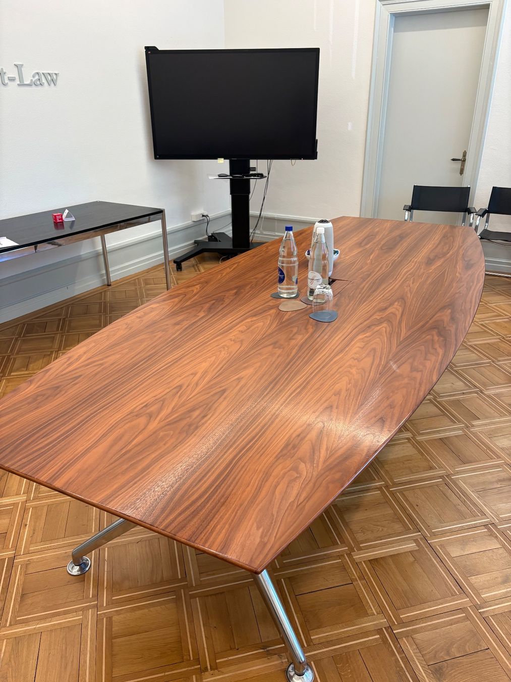 Tische: Hochwertiger Konferenztisch – Gebraucht aus Zürich von BGPZH 6