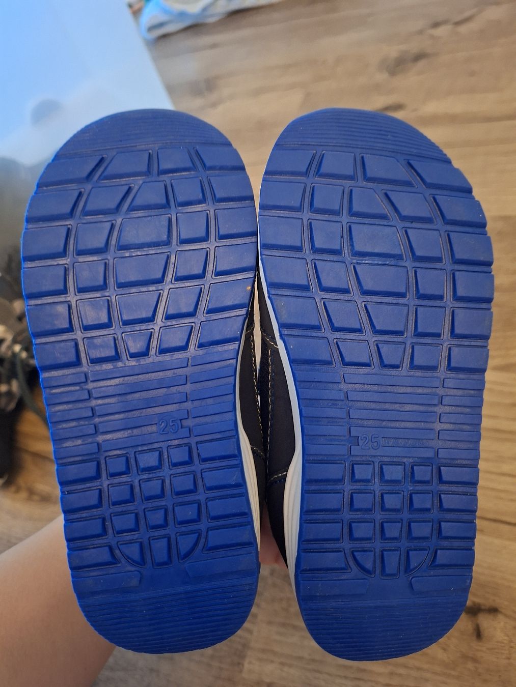 Scarpe per ragazzi: Kinderschuhe Bobbi, Grösse 25  – Nuovo (secondo la descrizione) da Winterthur venduto da Ausmisten2026 1