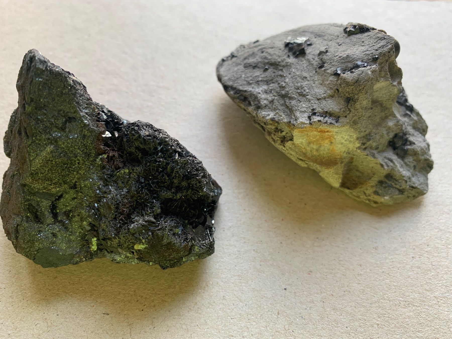 Minerali & Pietre curative: 2 Interessante Steine – Usato da Basel venduto da Akinom50