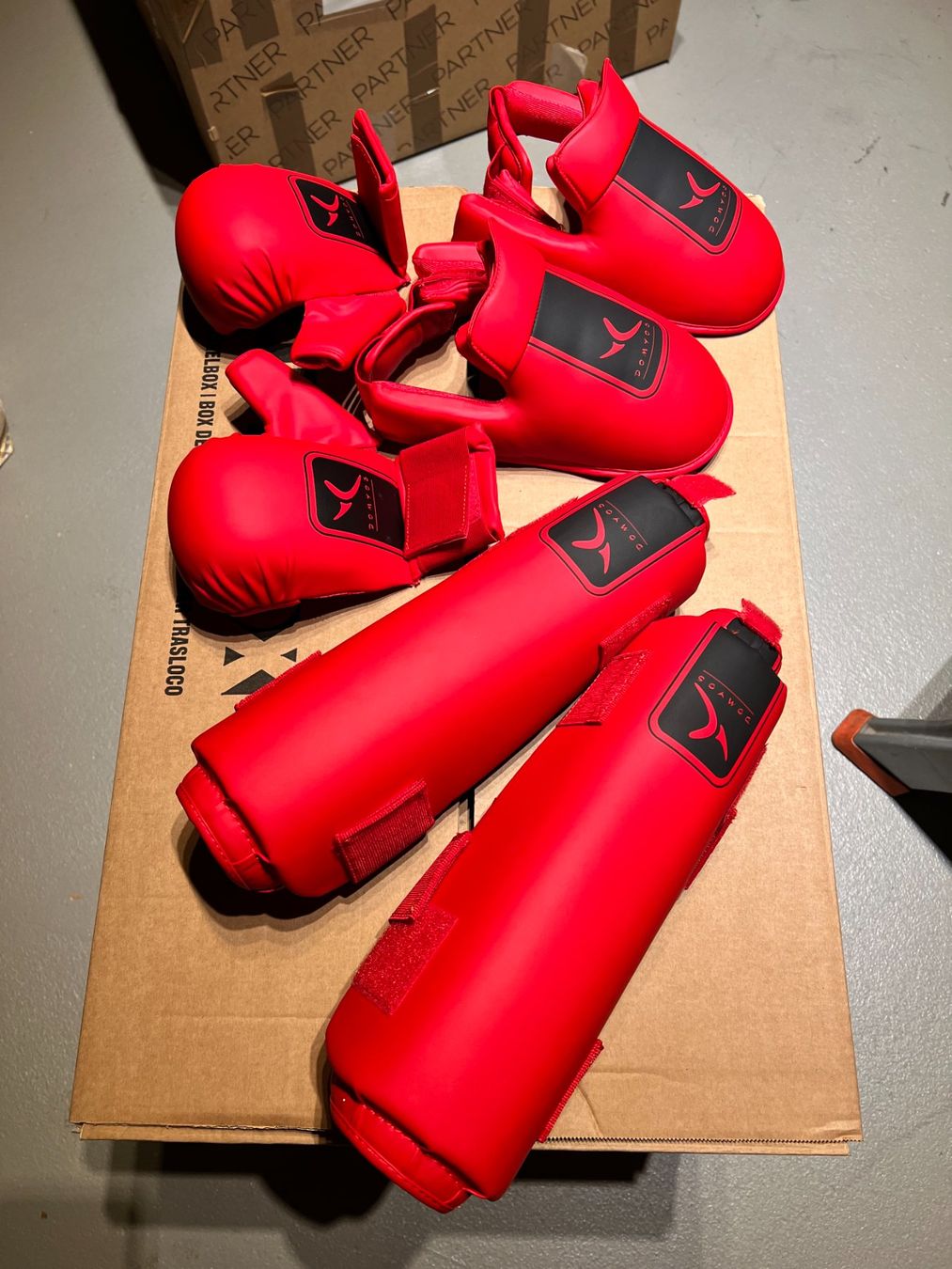 Decathlon Protections: Karate Schutzset rot Decathlon Outshock – D'occasion à Zürich par ses_mgt8