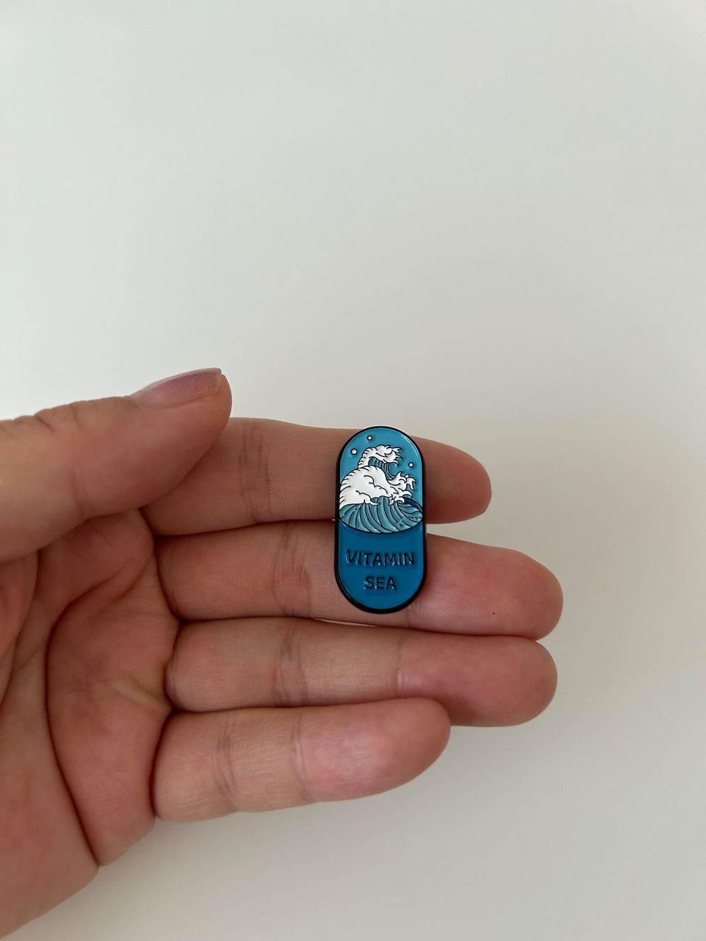 Placchette & Badge: Pin - Vitamin Sea - New – Nuovo (secondo la descrizione) da Basel venduto da lau_982w 2