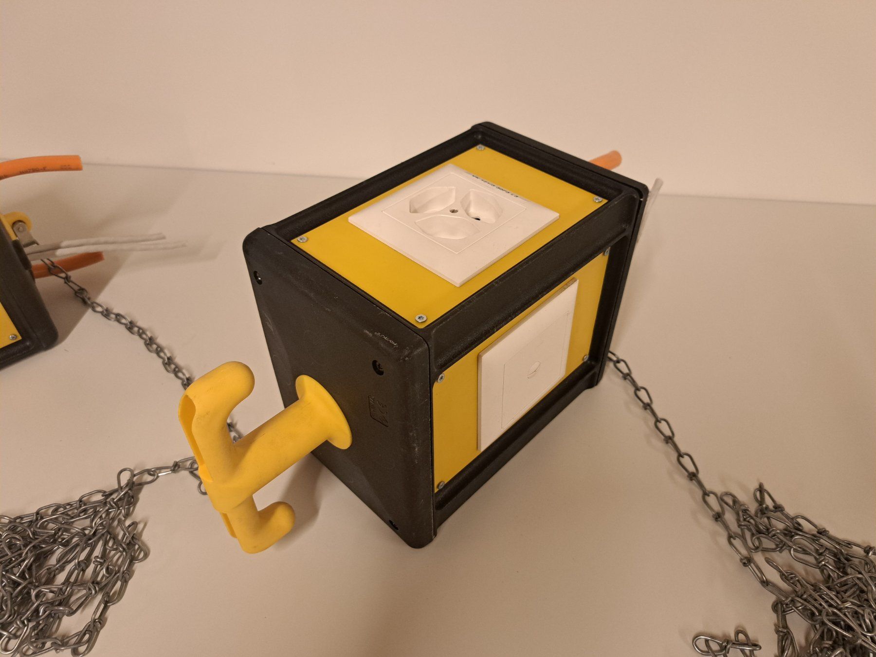 Alimentation électrique: 2x Stromverteiler Hängebox Strombox Steckerbox – D'occasion à Belp par deal-now 2